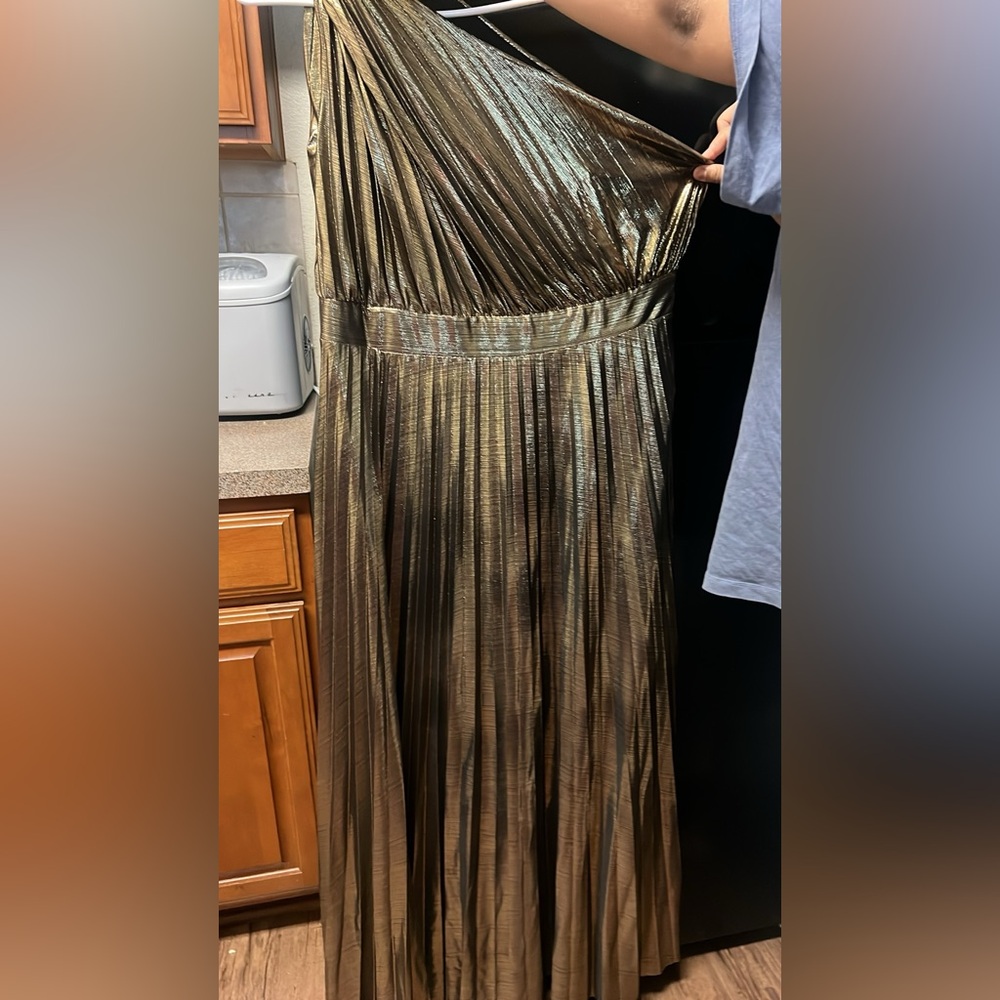 Elegant Gold Pleated Dress